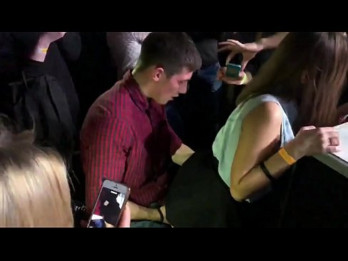 ❤️ Seks nyata di klub malam Rusia. Gadis Rusia berusia 18 tahun di anus dan vagina bercinta di klub malam Video sialan di id.psi-mass.ru